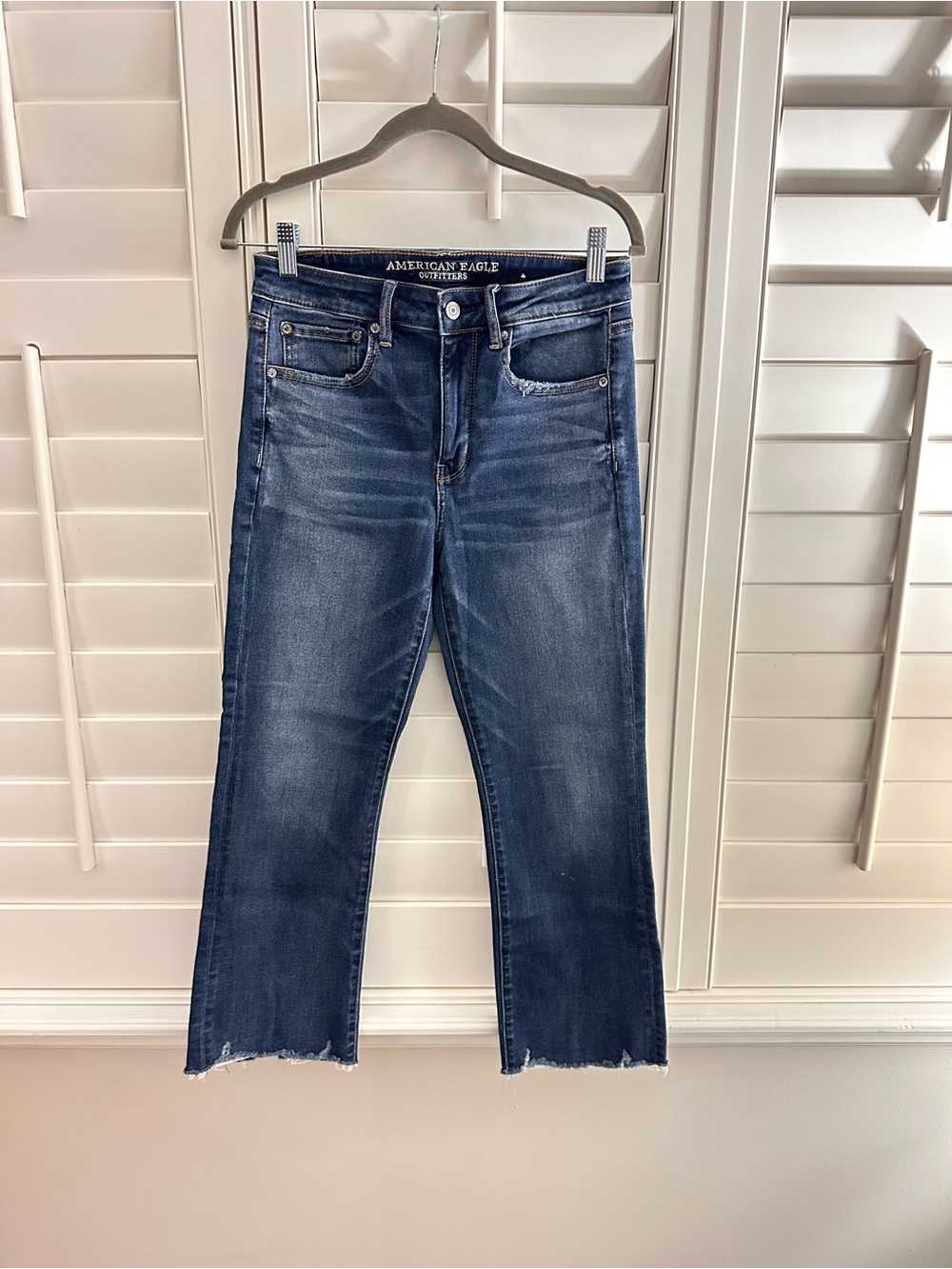 American Eagle Outfitters Women's Distressed Dark Blue Cropped Jeans